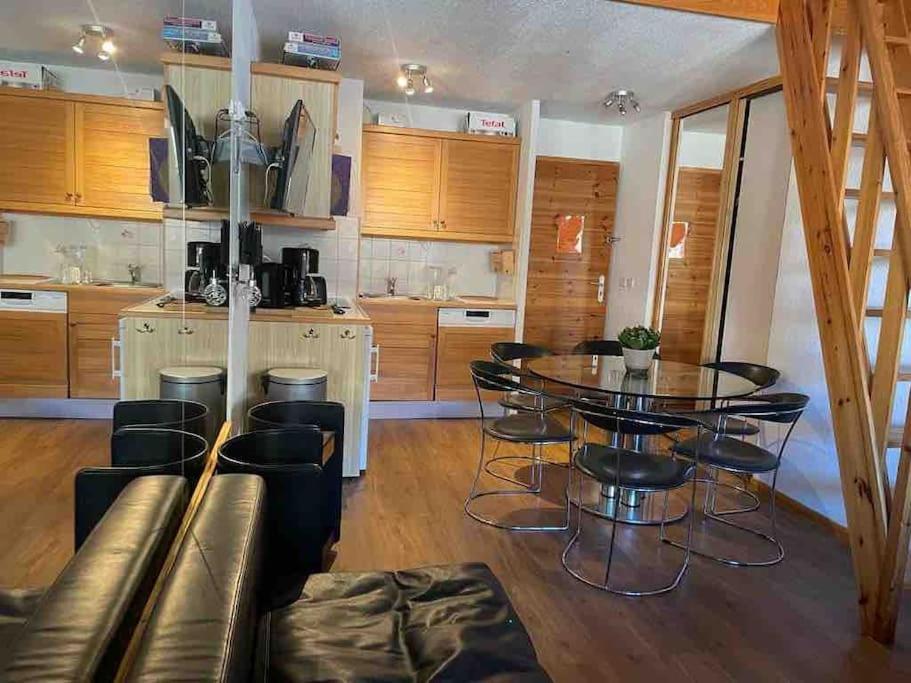 Central 3 Bedroom Chalet With Balcony วาลดีแซร์ ภายนอก รูปภาพ