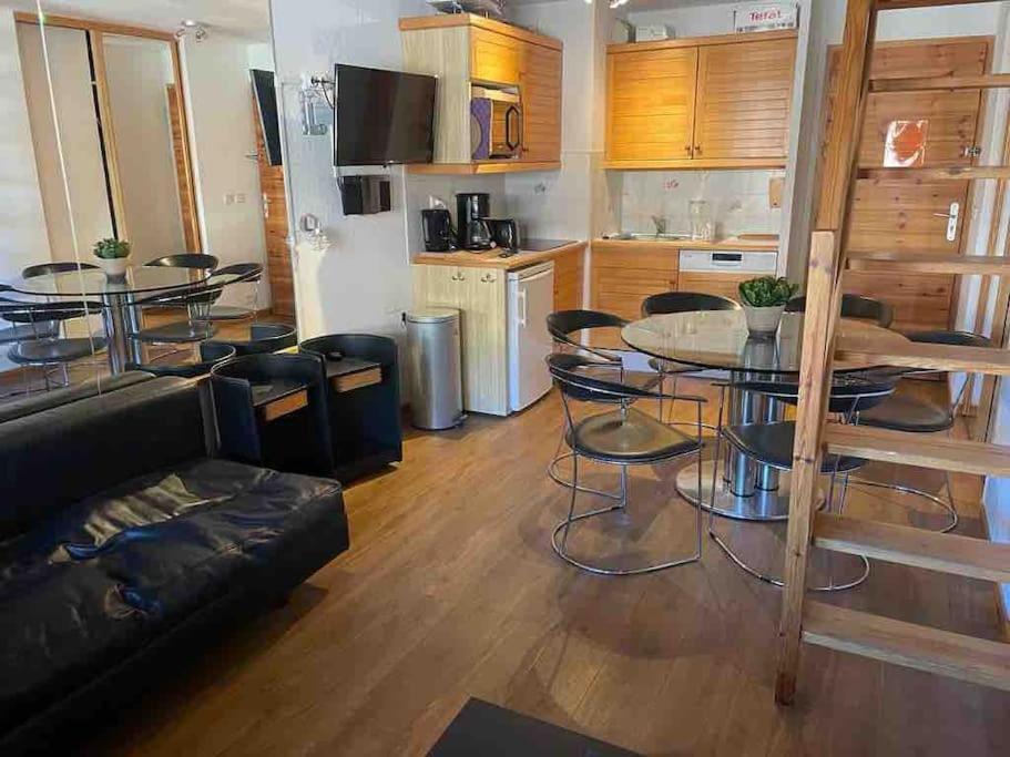 Central 3 Bedroom Chalet With Balcony วาลดีแซร์ ภายนอก รูปภาพ